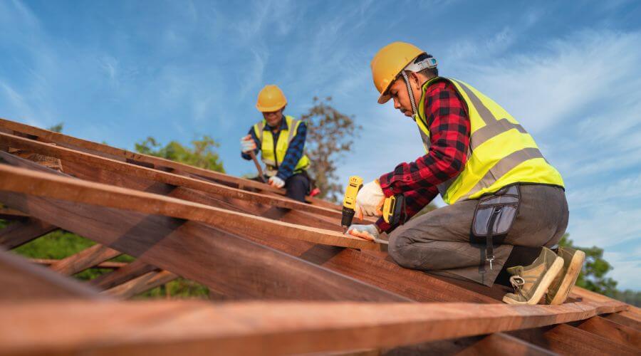 Professional gutter cleaning in Edwards, MS